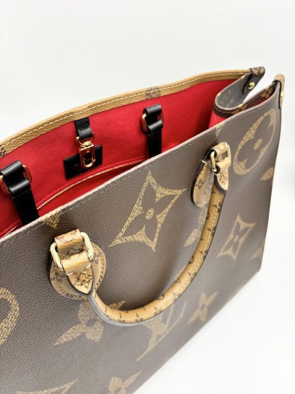 LOUIS VUITTON OntheGo GM - Image 10