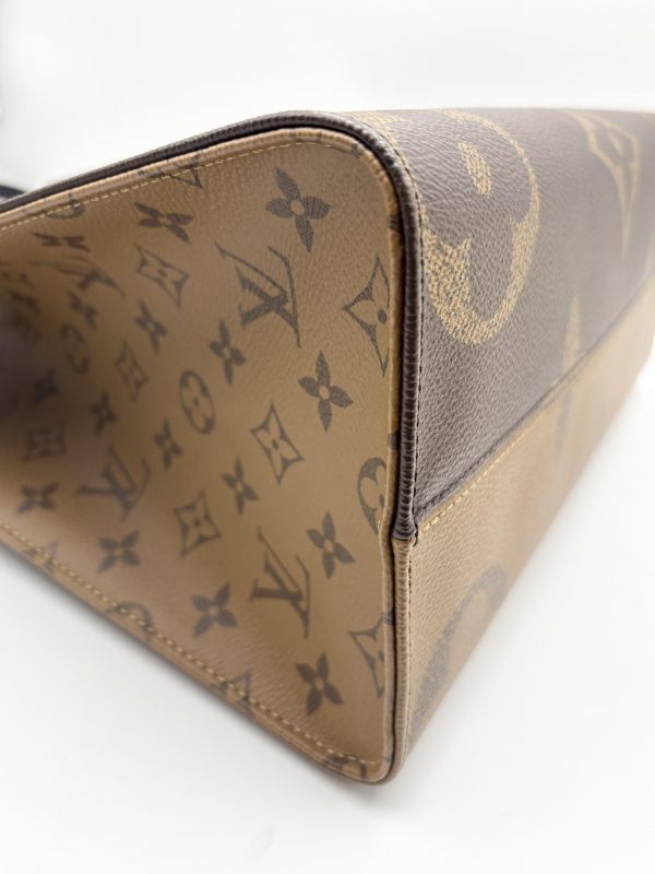 LOUIS VUITTON OntheGo MM - immagine 4